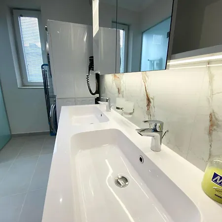 New Yorker 2 Bedroom Διαμέρισμα