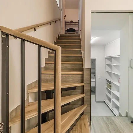 New Yorker 2 Bedroom *