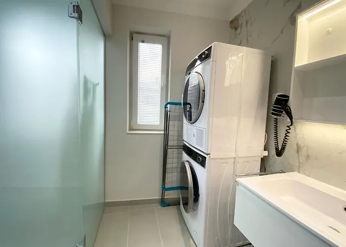 New Yorker 2 Bedroom Apartment *