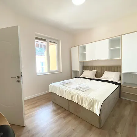 New Yorker 2 Bedroom Apartment Warna