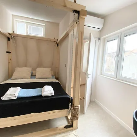 New Yorker 2 Bedroom Апартаменти