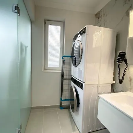 New Yorker 2 Bedroom Апартаменти *