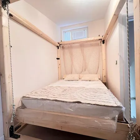 New Yorker 2 Bedroom Daire