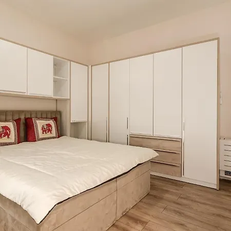 New Yorker 2 Bedroom Apartament Warna