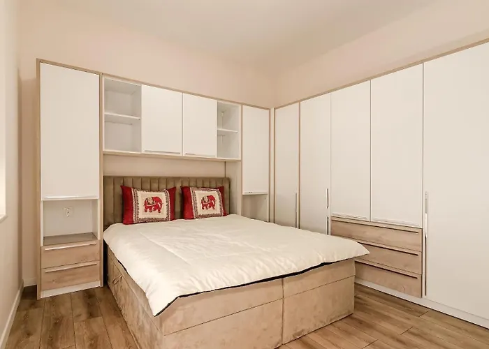New Yorker 2 Bedroom Apartment Warna